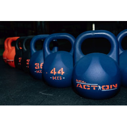 Гиря IDOL Action 32 кг, черная с прокрашенным логотипом